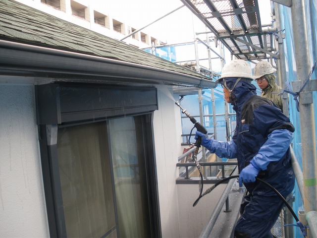 高圧洗浄中の様子